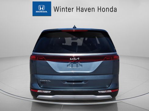 Used 2023 Kia Carnival EX image 7