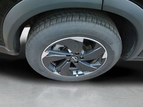 Used 2025 Nissan Rogue SV AWD/4WD image 29