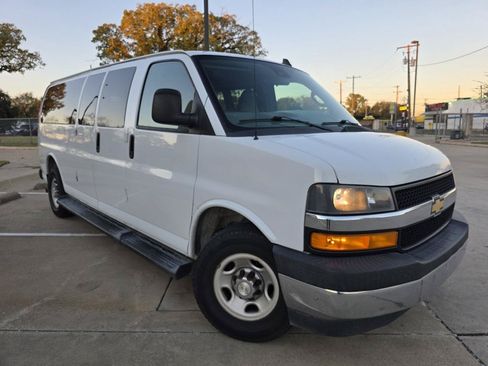 Used 2018 Chevrolet Express 3500 LT w/ LT Preferred Equipment Group RWD image 2