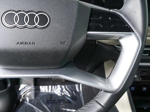 Used 2025 Audi Q5 Premium w/ Convenience Package image 10