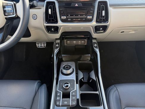 Used 2024 Kia Sorento SX Prestige image 11
