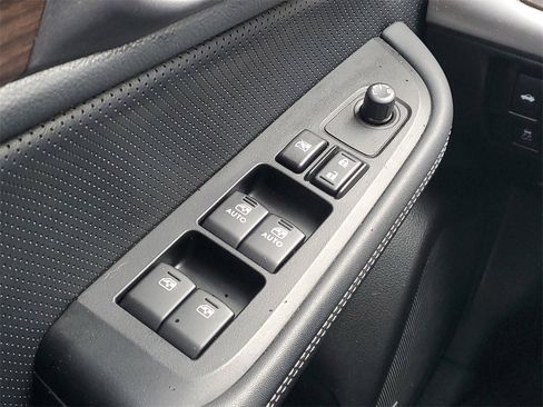 Used 2016 Subaru Legacy 2.5i Limited image 16