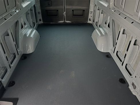 Used 2024 Mercedes-Benz Sprinter 2500 image 14