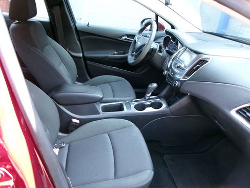 Used 2016 Chevrolet Cruze LT w/ Convenience Package image 8