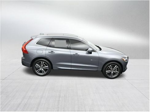 Used 2019 Volvo XC60 T8 Momentum w/ Premium Package AWD/4WD image 19