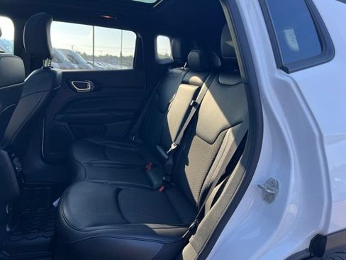 Used 2023 Jeep Compass Latitude w/ Sun and Sound Group AWD/4WD image 13