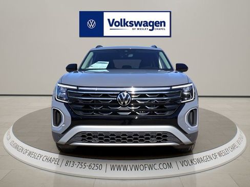 New 2026 Volkswagen Atlas Peak Edition AWD/4WD image 2