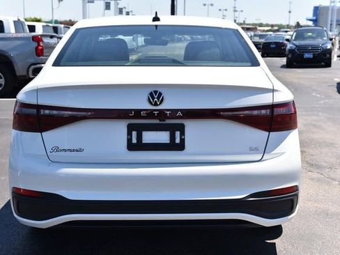Used 2025 Volkswagen Jetta SE FWD image 6
