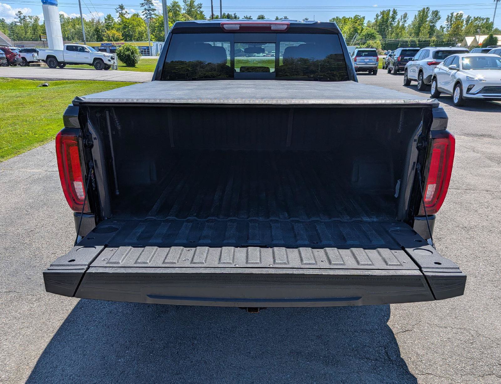 Used 2023 GMC Sierra 1500 SLT w/ SLT Convenience Package AWD/4WD image 10