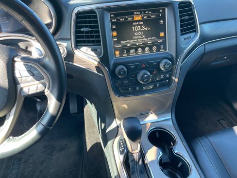 Used 2017 Jeep Grand Cherokee Limited AWD/4WD image 12