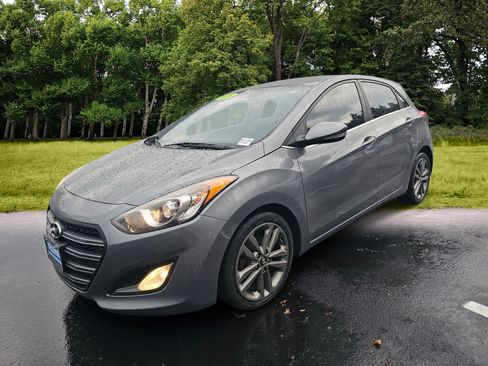 Used 2016 Hyundai Elantra GT w/ Option Group 02 FWD image 3
