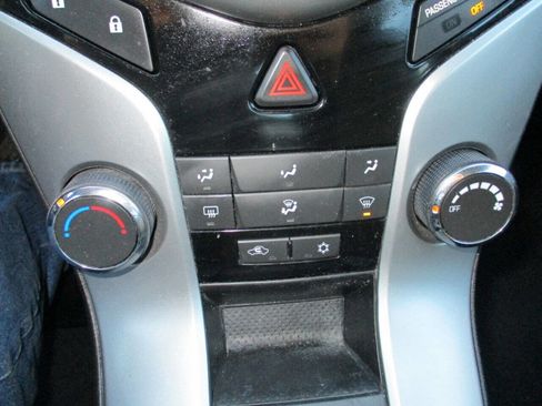 Used 2014 Chevrolet Cruze LT image 13