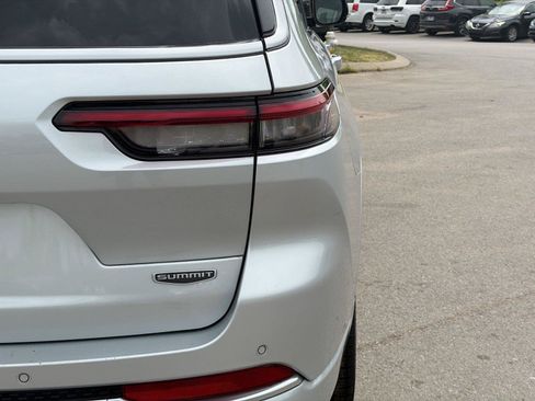 Used 2023 Jeep Grand Cherokee L Summit w/ Advanced Protech Group IV AWD/4WD image 11
