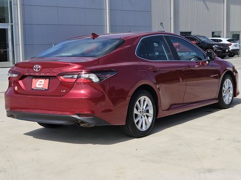 Used 2021 Toyota Camry LE FWD image 9