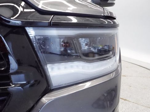 Used 2024 RAM 1500 Laramie AWD/4WD image 12