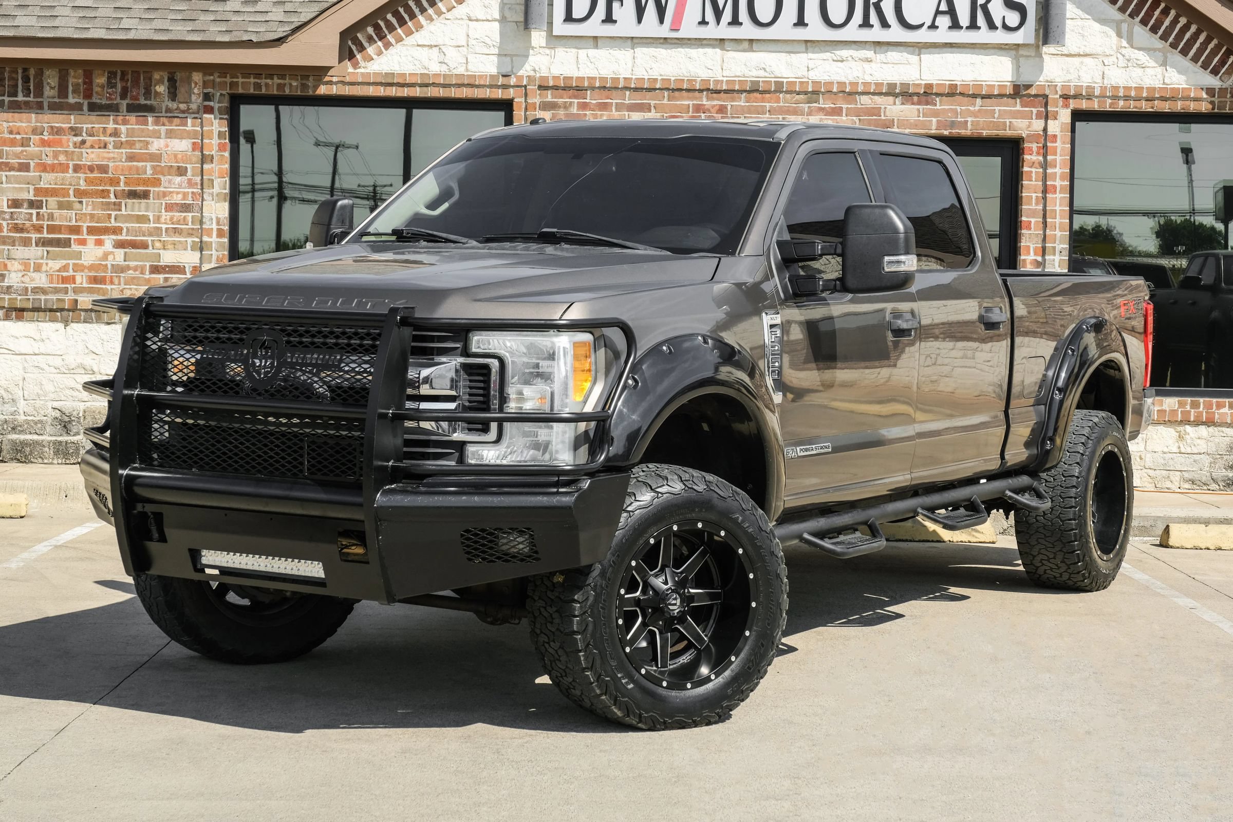 Used 2017 Ford F250 XLT w/ XLT Value Package AWD/4WD image 2