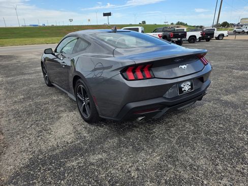 Used 2025 Ford Mustang Coupe RWD image 5
