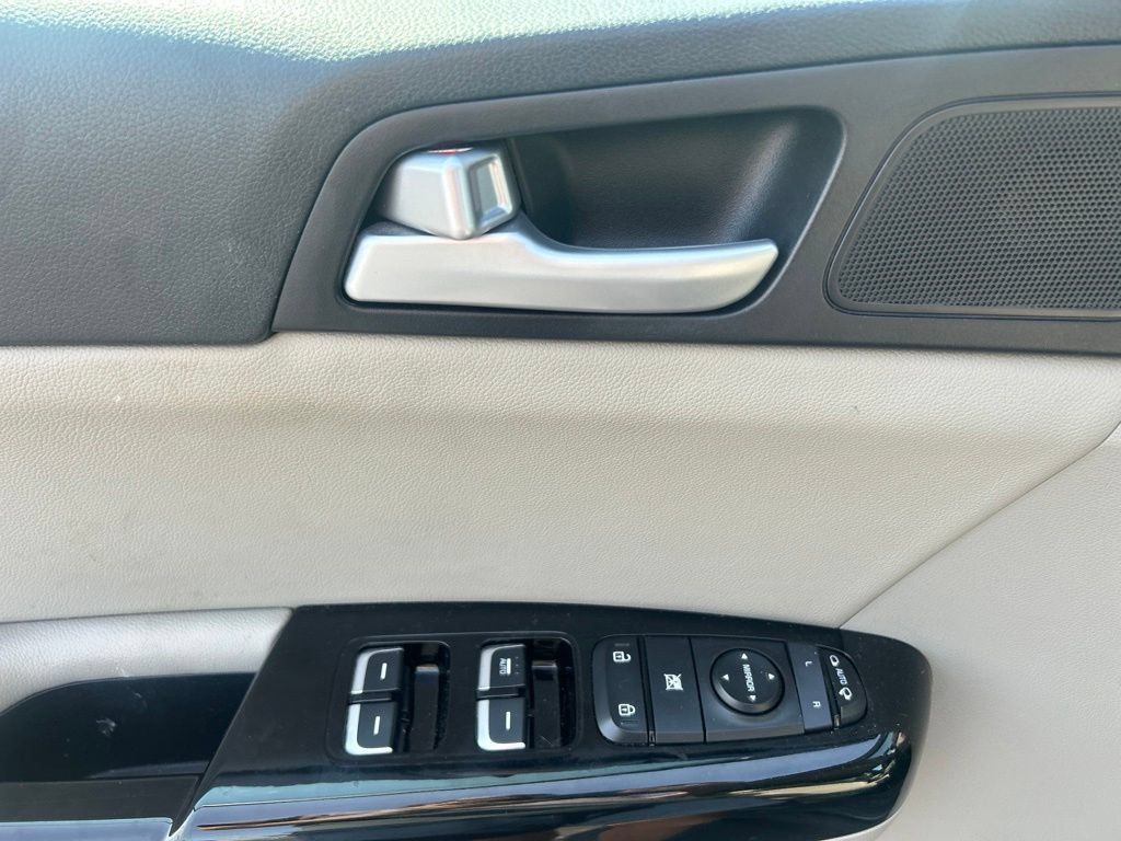 Used 2020 Kia Sportage EX FWD image 14