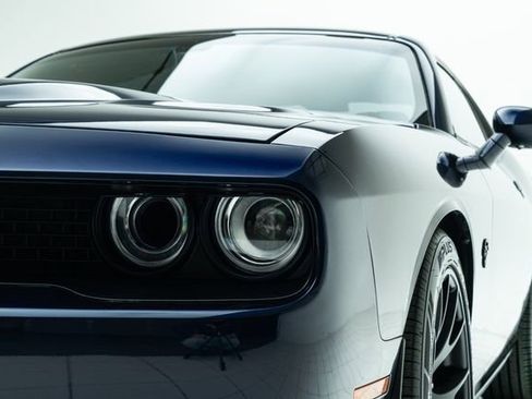 Used 2015 Dodge Challenger SRT Hellcat image 11