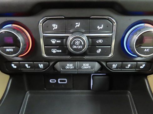 Used 2023 Chevrolet Tahoe Premier w/ Advanced Technology Package image 65