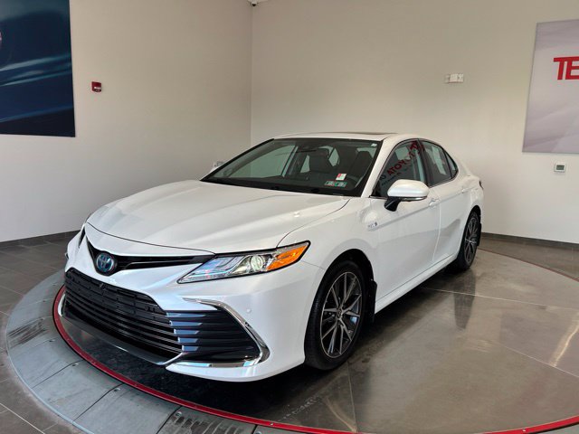 Certified 2021 Toyota Camry XLE w/ Navigation Upgrade Package FWD image 3