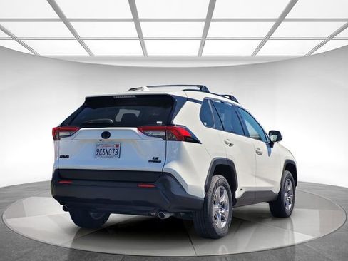 Used 2022 Toyota RAV4 LE AWD/4WD image 4