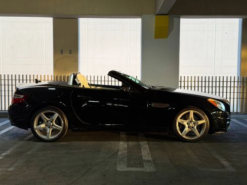 Used 2014 Mercedes-Benz SLK 250 w/ Sport Package image 6