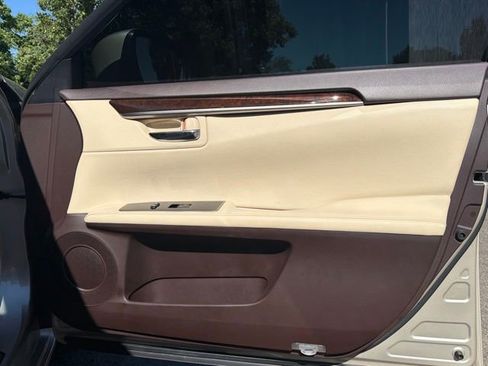 Used 2018 Lexus ES 350 w/ Luxury Package w/Wood Trim FWD image 33
