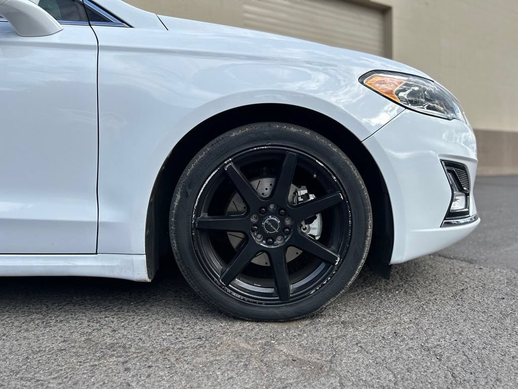 Used 2019 Ford Fusion Titanium AWD/4WD image 2