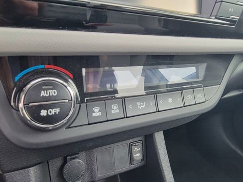 Used 2015 Toyota Corolla LE FWD image 26