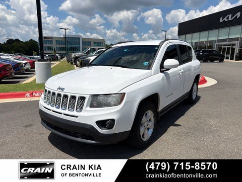 Used 2016 Jeep Compass Latitude FWD image 1