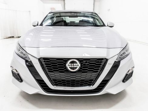 Used 2021 Nissan Altima 2.5 SV FWD image 9
