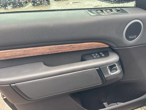 Used 2017 Land Rover Discovery HSE image 10