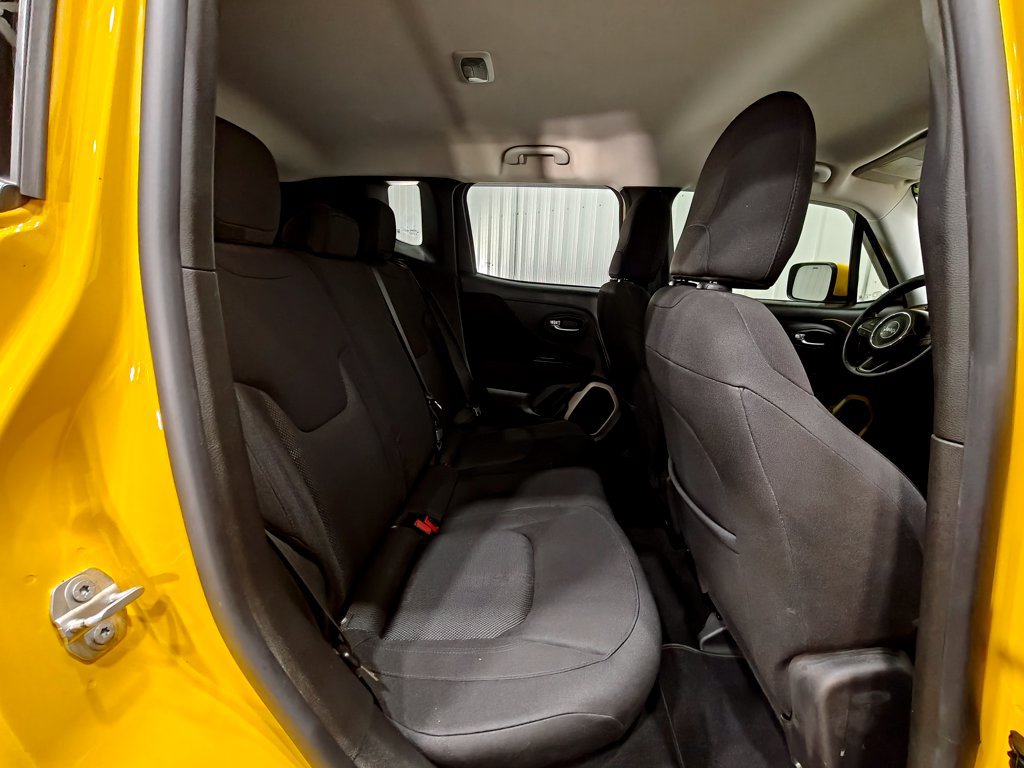 Used 2016 Jeep Renegade Latitude FWD image 19