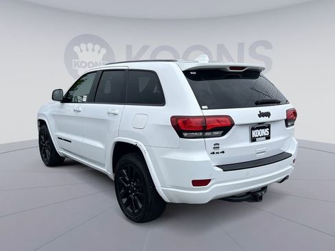 Used 2018 Jeep Grand Cherokee Altitude AWD/4WD image 4
