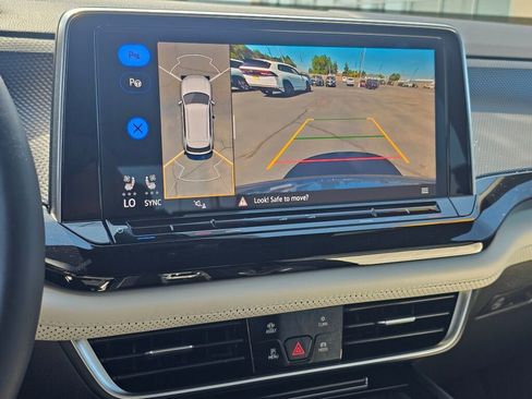 Certified 2024 Volkswagen Atlas Cross Sport SEL Premium R-Line AWD/4WD image 19