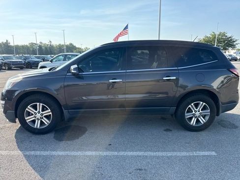 Used 2015 Chevrolet Traverse LT FWD image 2
