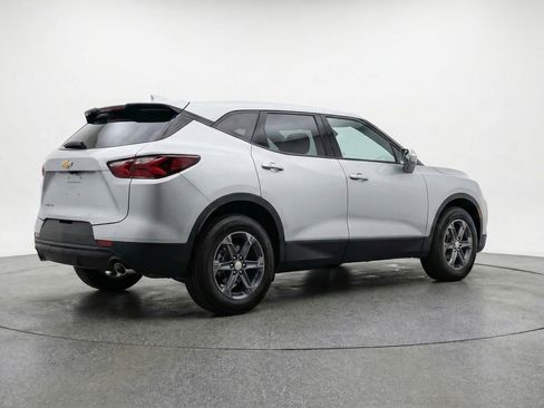 Used 2025 Chevrolet Blazer LT image 9