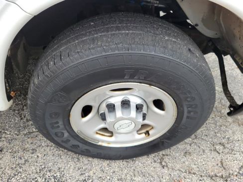 Used 2016 Chevrolet Express 2500 image 37