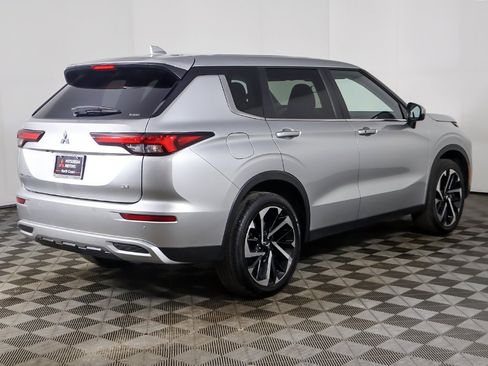Used 2024 Mitsubishi Outlander SE image 12