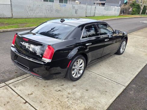 Used 2016 Chrysler 300 C image 5