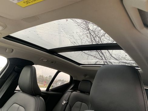 Used 2025 Volvo XC40 B5 Core image 28