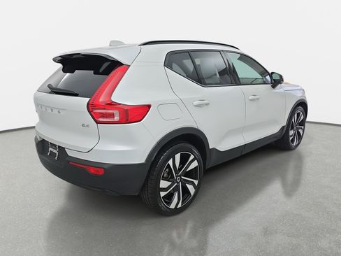 Used 2023 Volvo XC40 B4 Ultimate w/ Protection Package Premier image 3