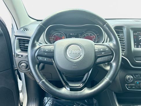 Used 2021 Jeep Cherokee Latitude Plus FWD image 16