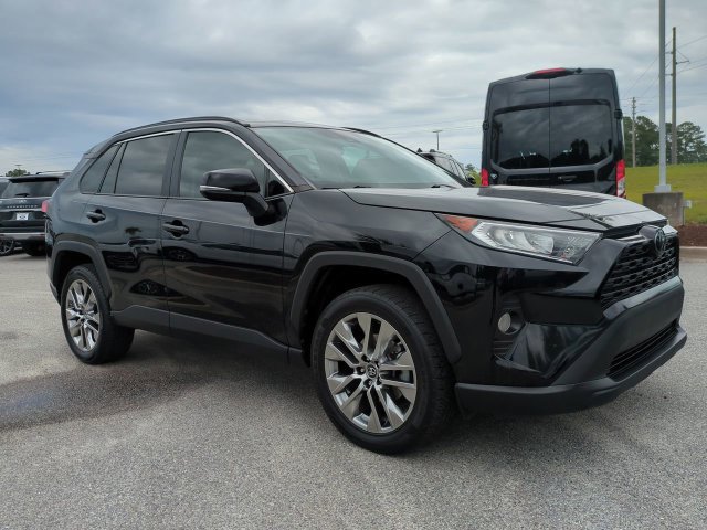Used 2019 Toyota RAV4 XLE Premium w/ Cold Weather Package FWD image 2