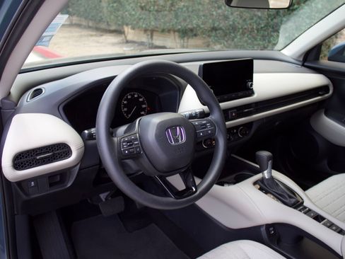 Used 2025 Honda HR-V LX image 12