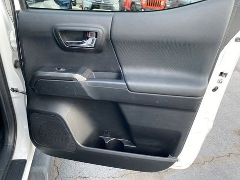 Used 2019 Toyota Tacoma TRD Sport image 46