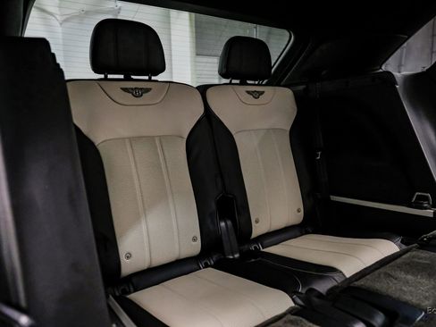 Used 2019 Bentley Bentayga image 82