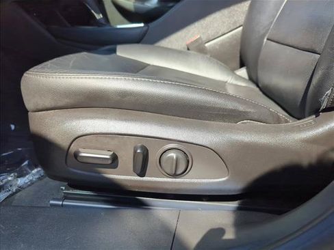 Used 2017 Chevrolet Malibu Premier w/ Premier Sun and Wheel Package FWD image 13