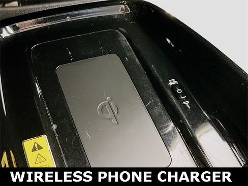 Used 2021 Toyota Prius XLE image 13